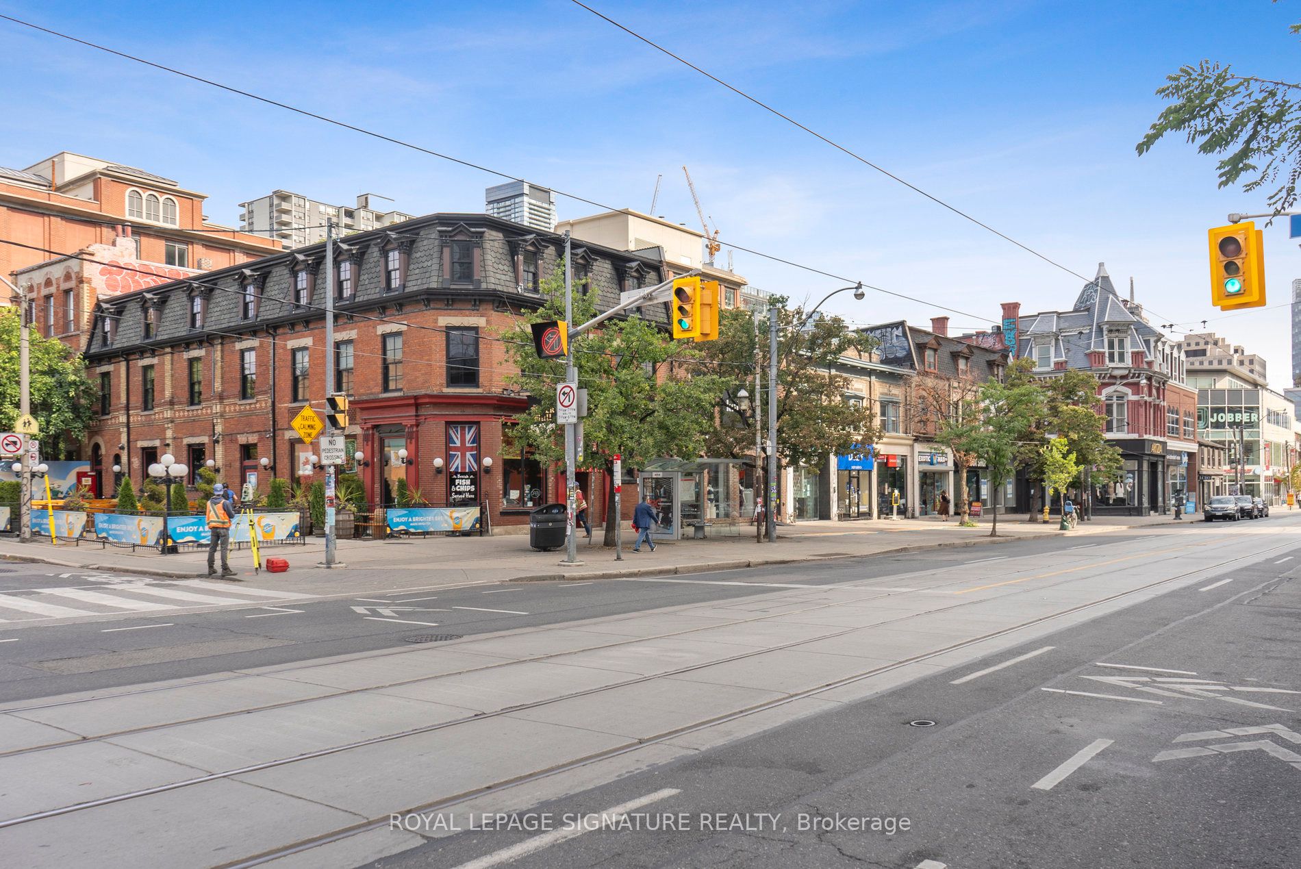 298 Queen St W