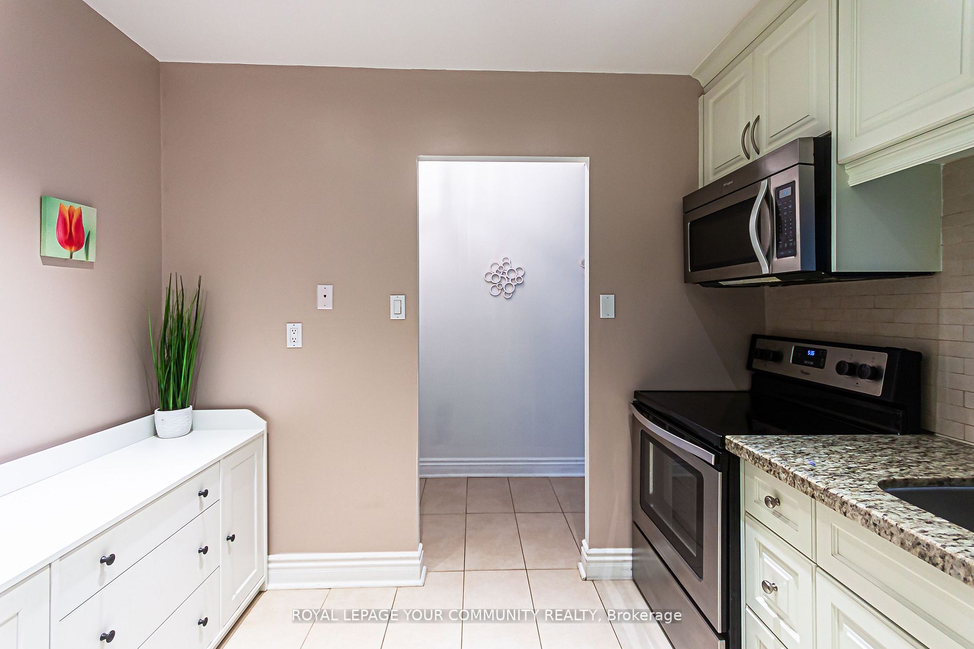 1555 Finch Ave E, #101