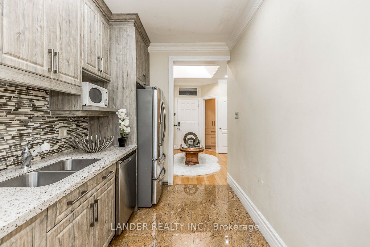 1092 Bathurst St, #B