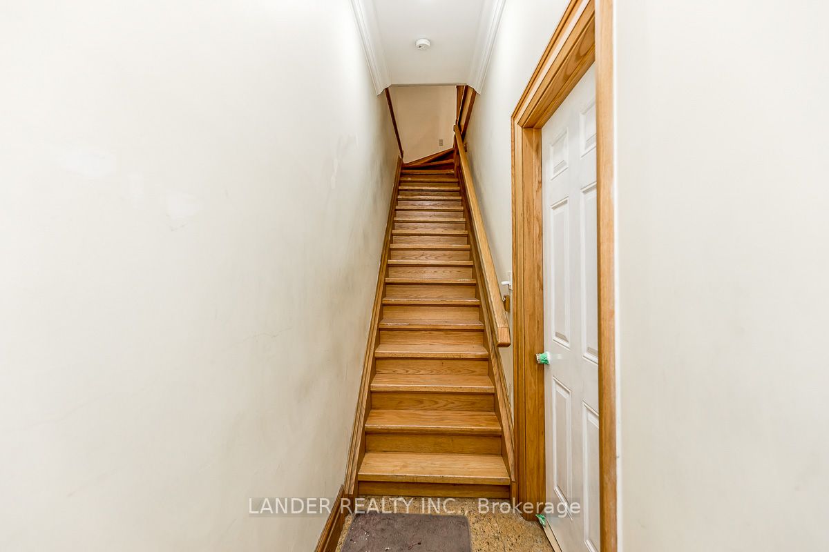 1092 Bathurst St, #B