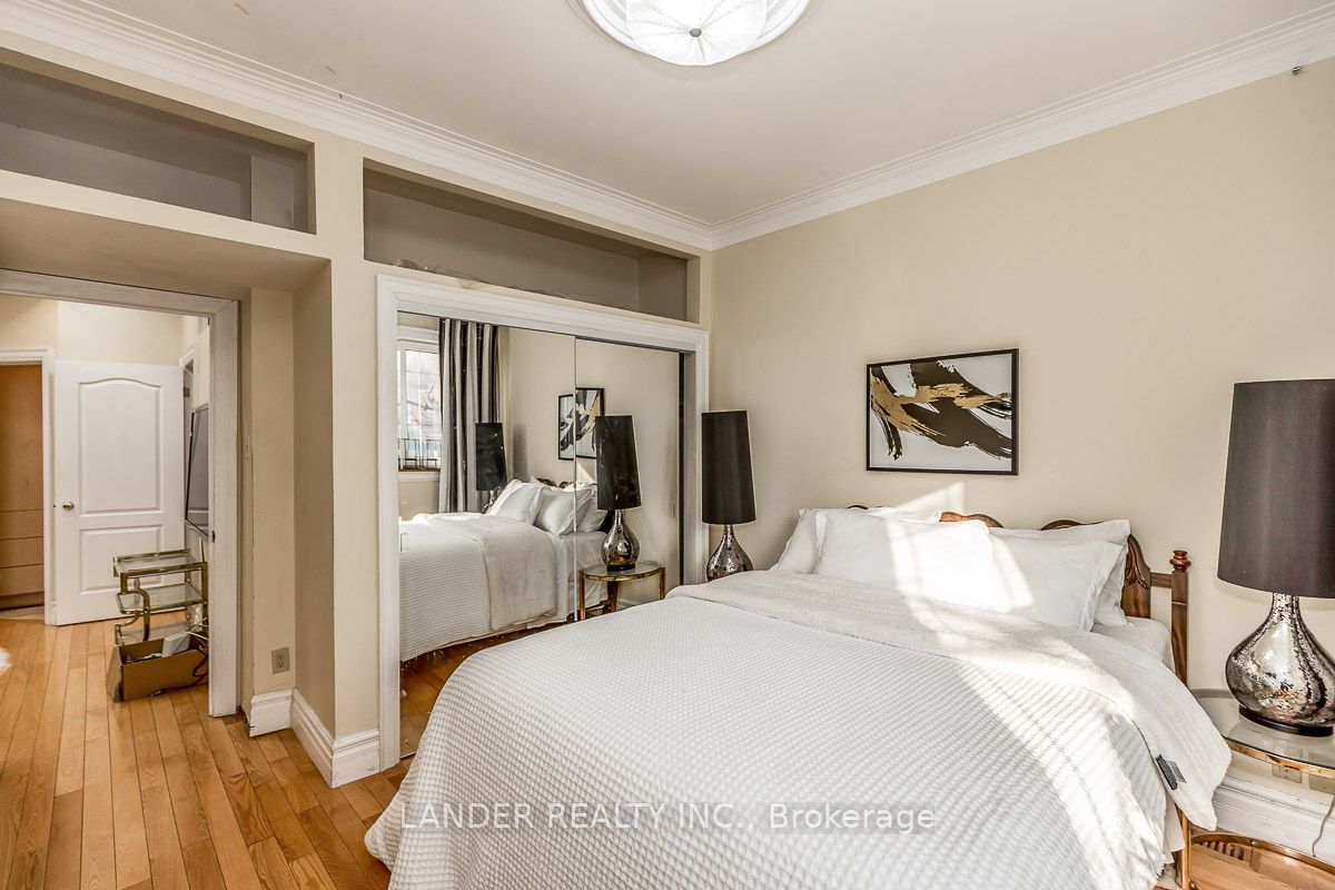 1092 Bathurst St, #B