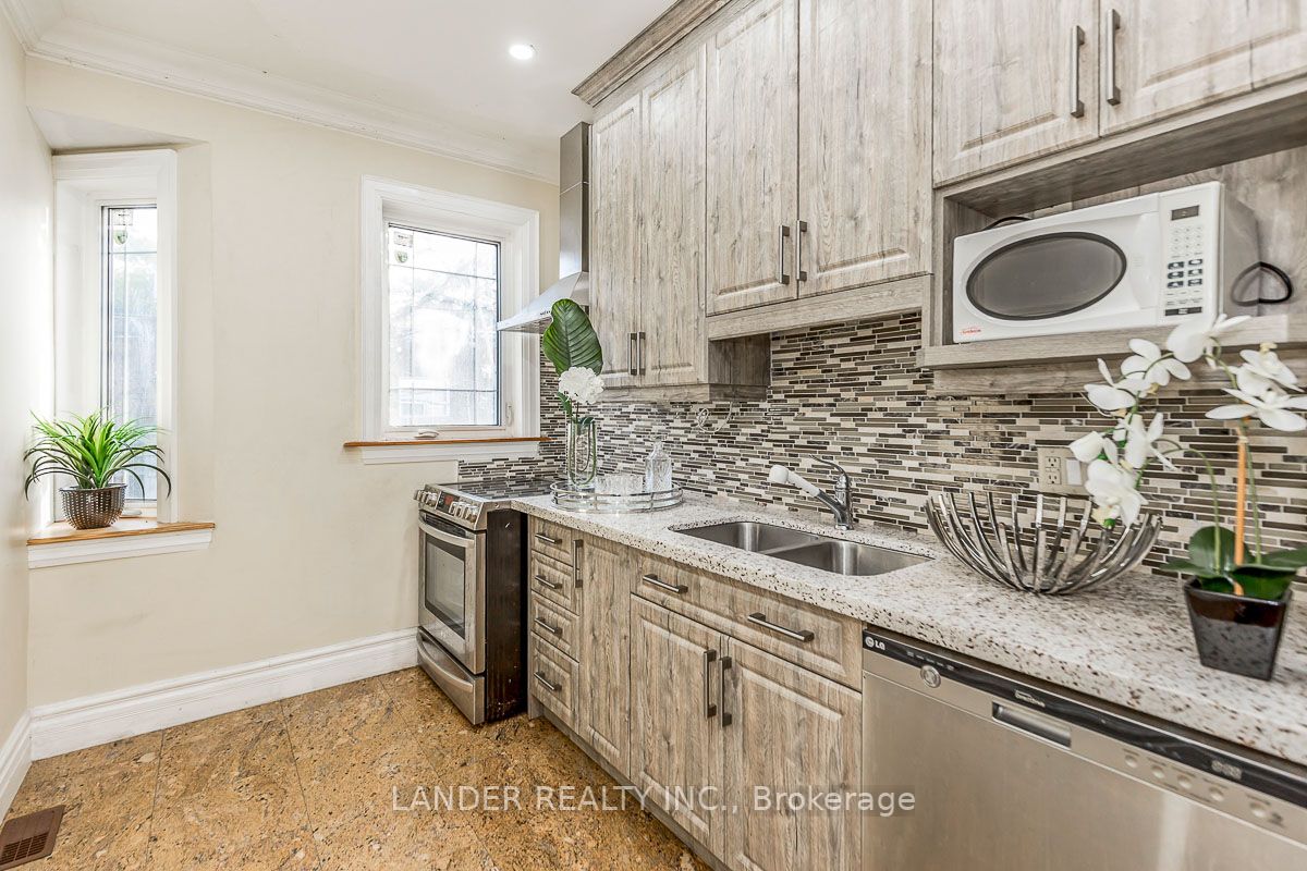 1092 Bathurst St, #B