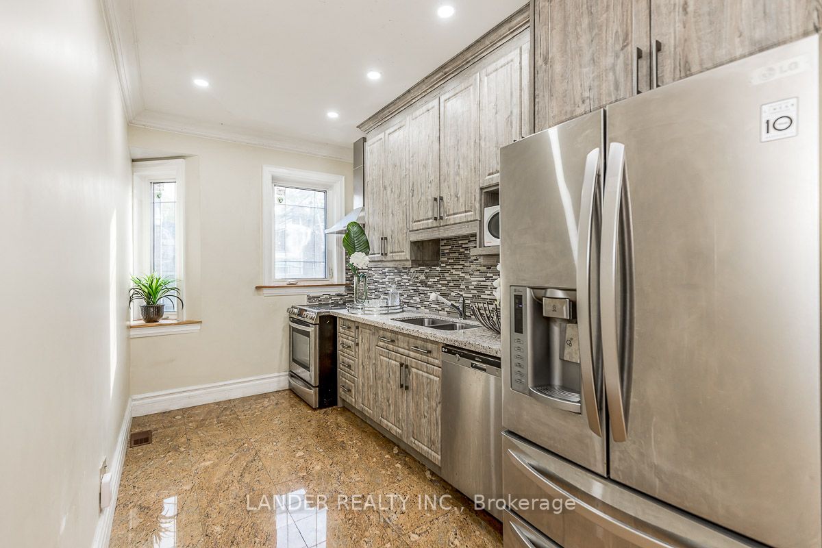 1092 Bathurst St, #B