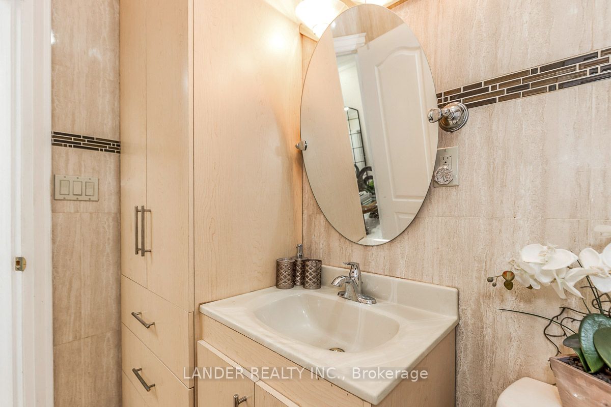 1092 Bathurst St, #B