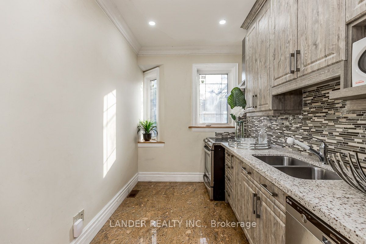 1092 Bathurst St, #B