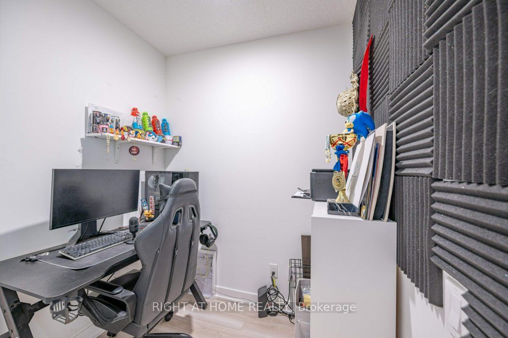 17 Bathurst St, #1112