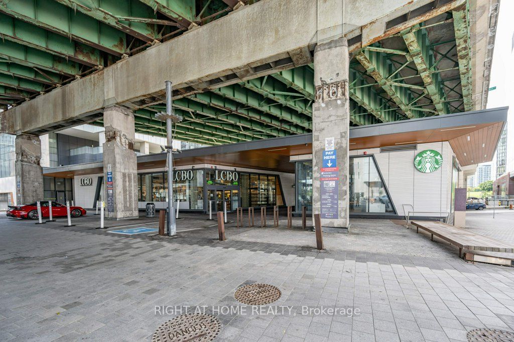17 Bathurst St, #1112