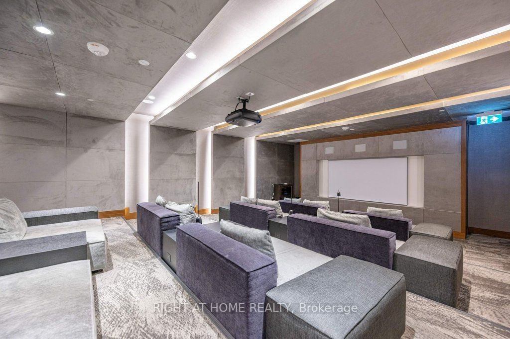 17 Bathurst St, #1112