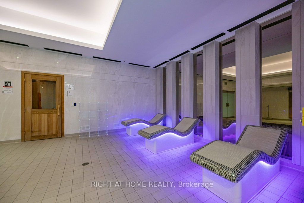 17 Bathurst St, #1112