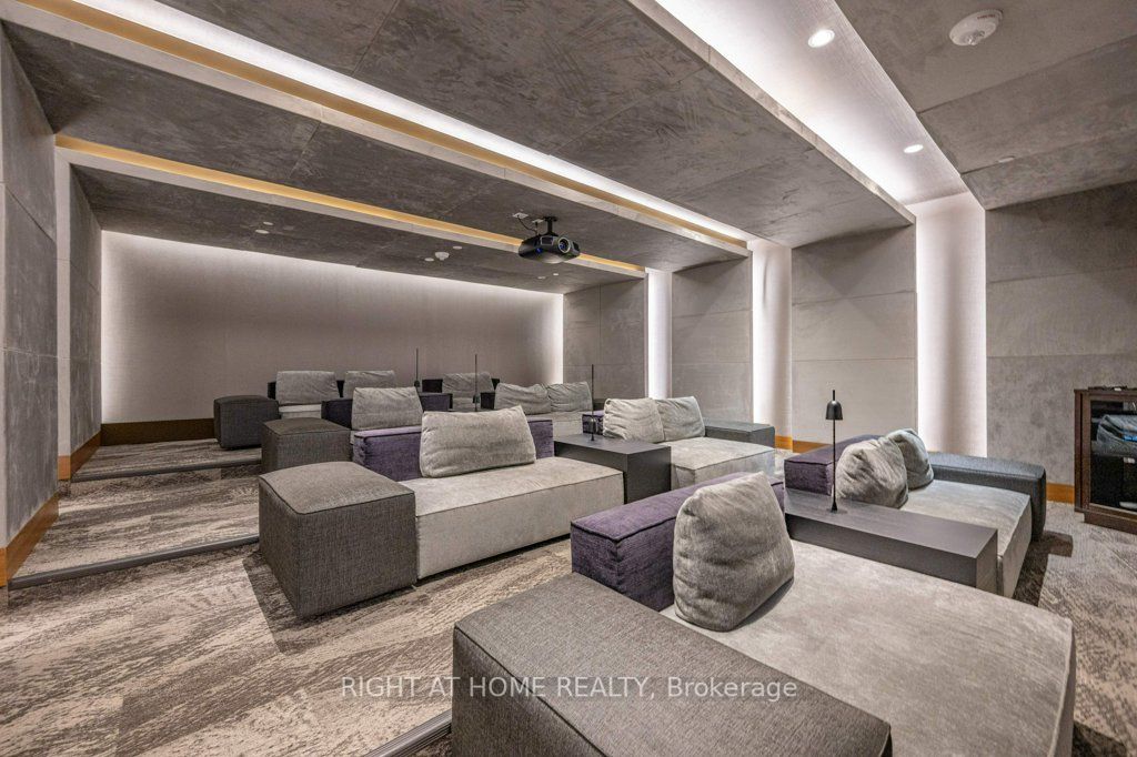 17 Bathurst St, #1112