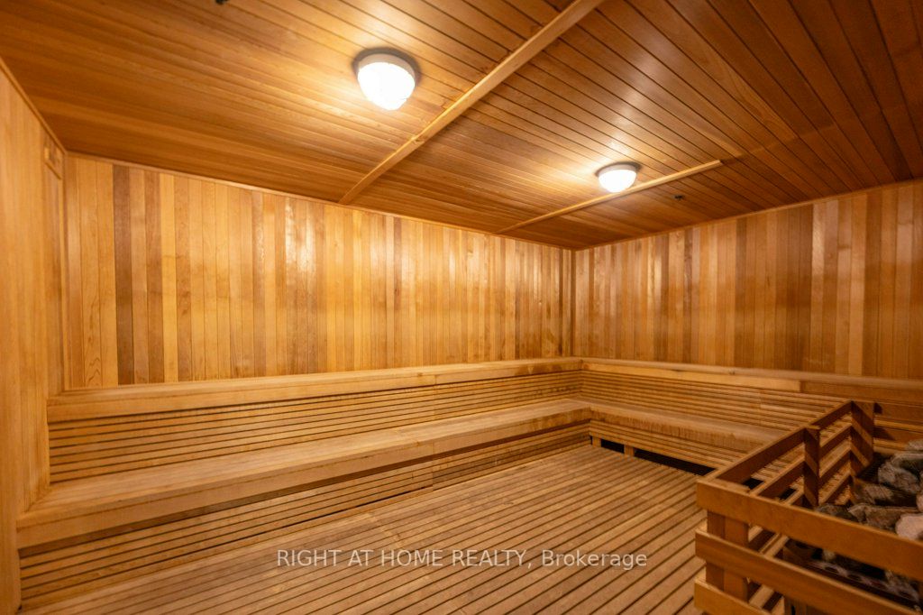 17 Bathurst St, #1112