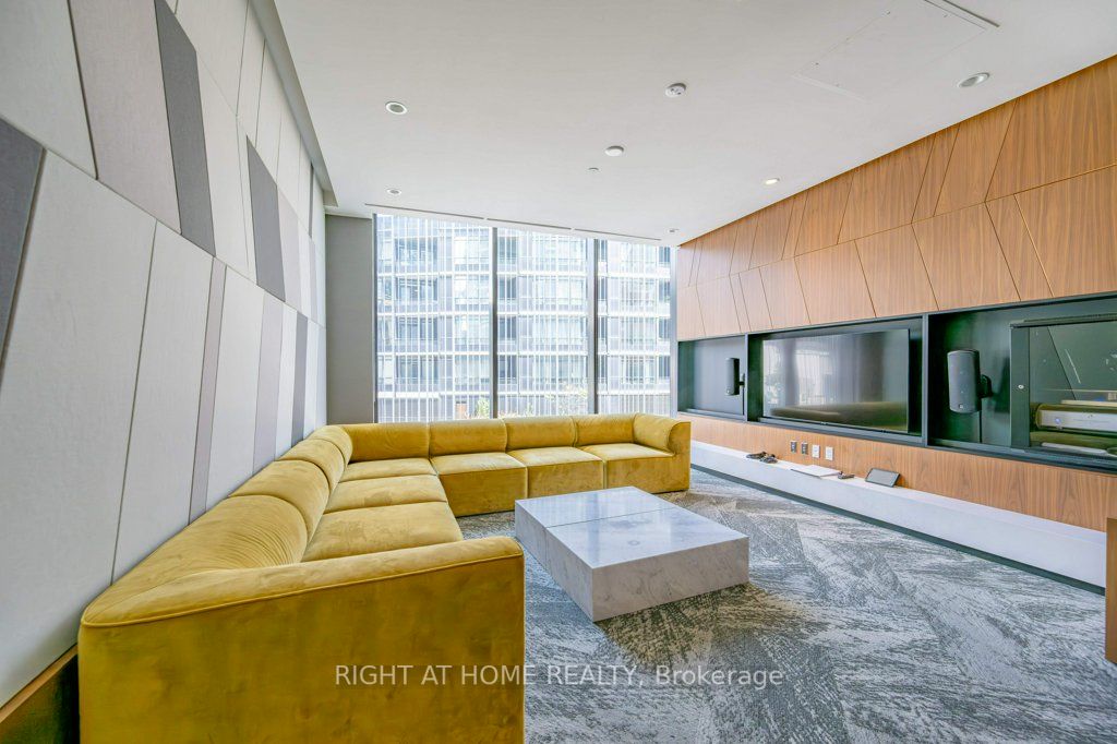 17 Bathurst St, #1112
