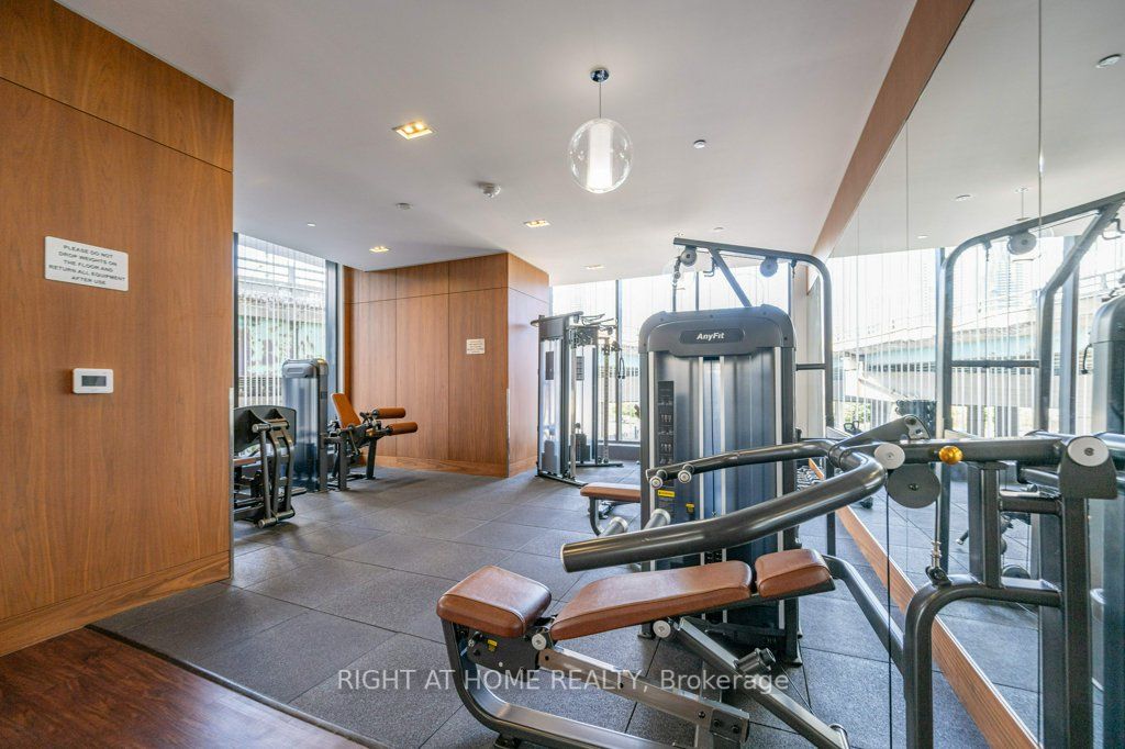 17 Bathurst St, #1112