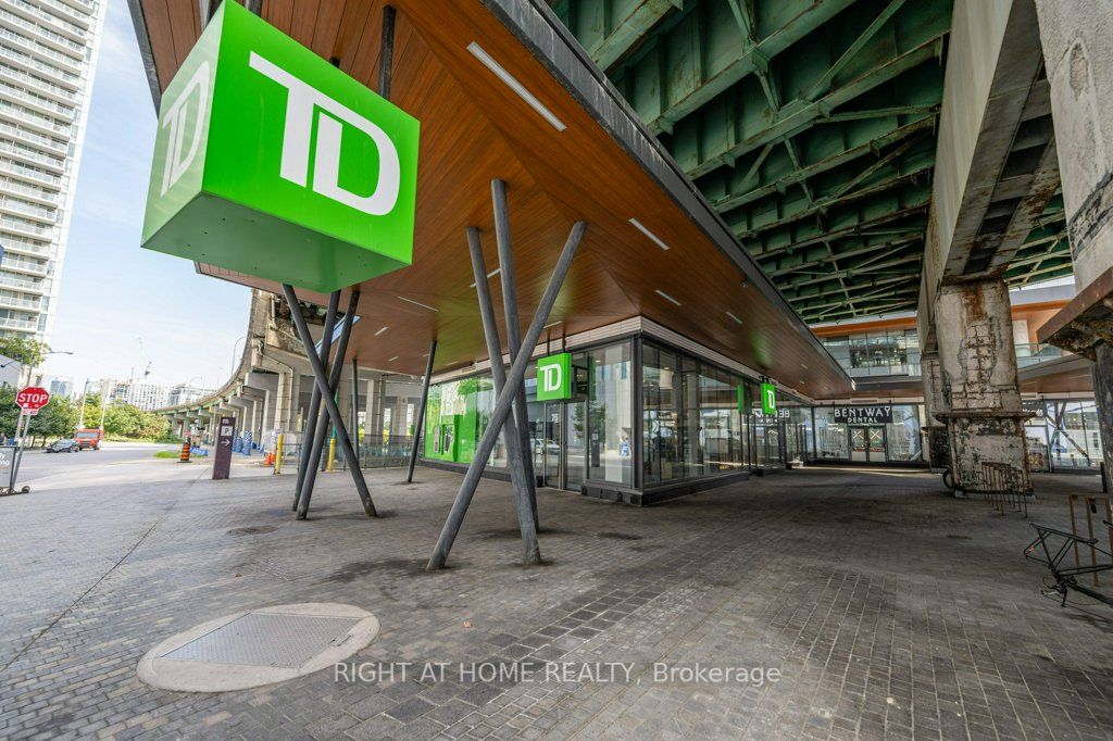 17 Bathurst St, #1112