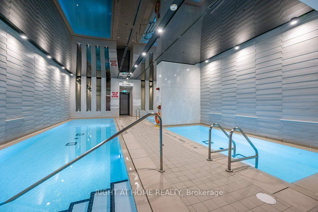 17 Bathurst St, #1112