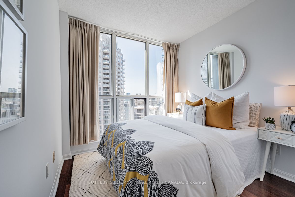 24 Wellesley St W, #2214