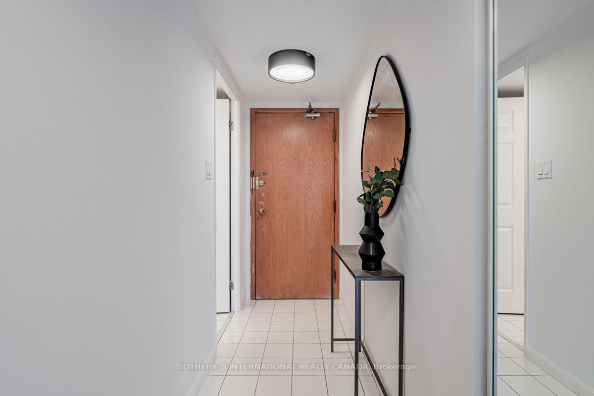 24 Wellesley St W, #2214