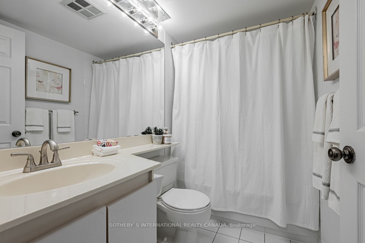 24 Wellesley St W, #2214