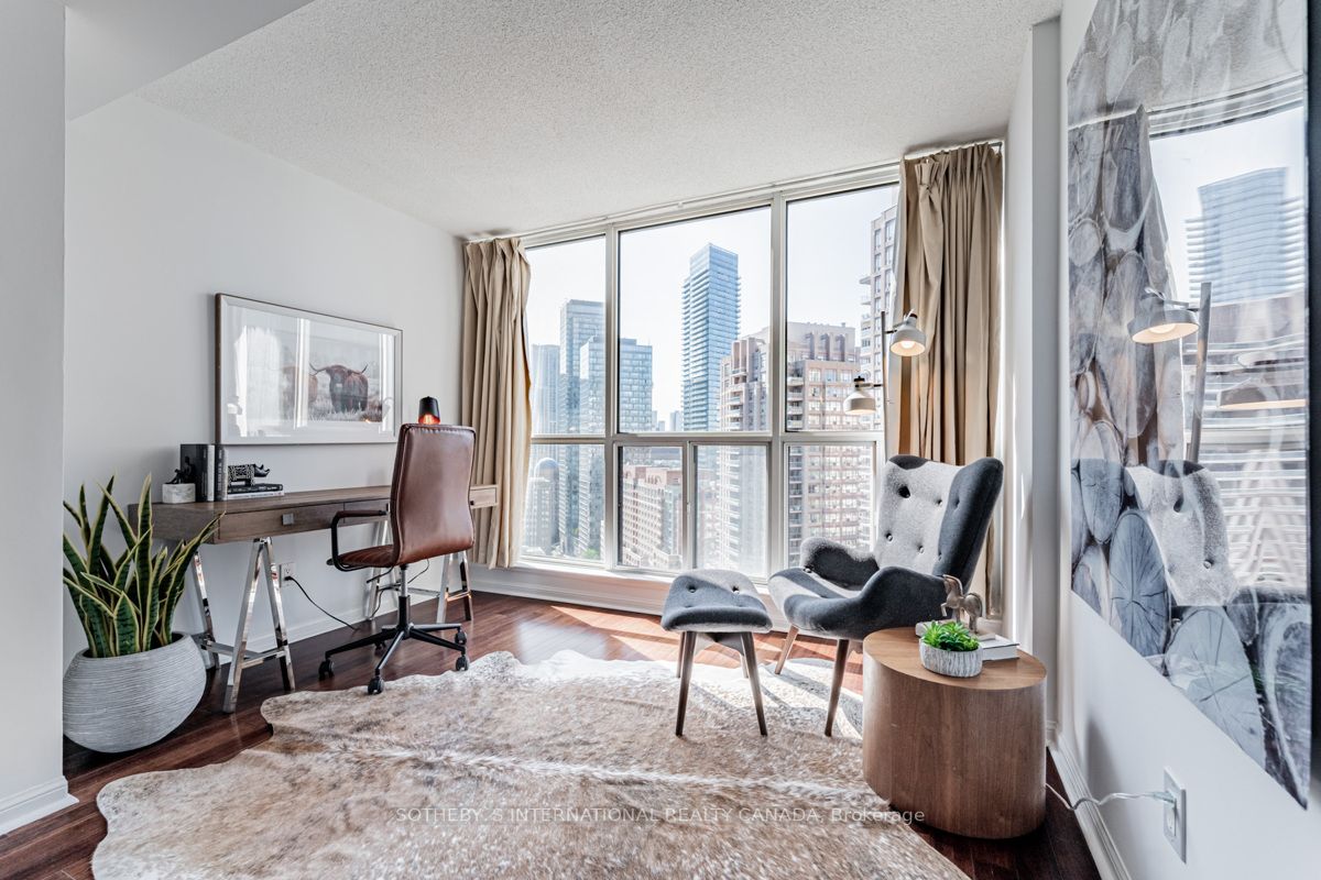 24 Wellesley St W, #2214