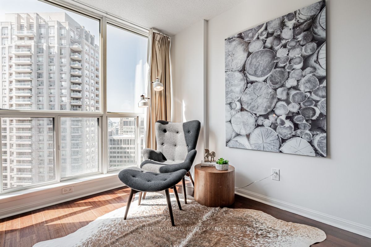 24 Wellesley St W, #2214