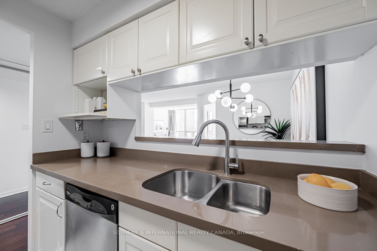 24 Wellesley St W, #2214