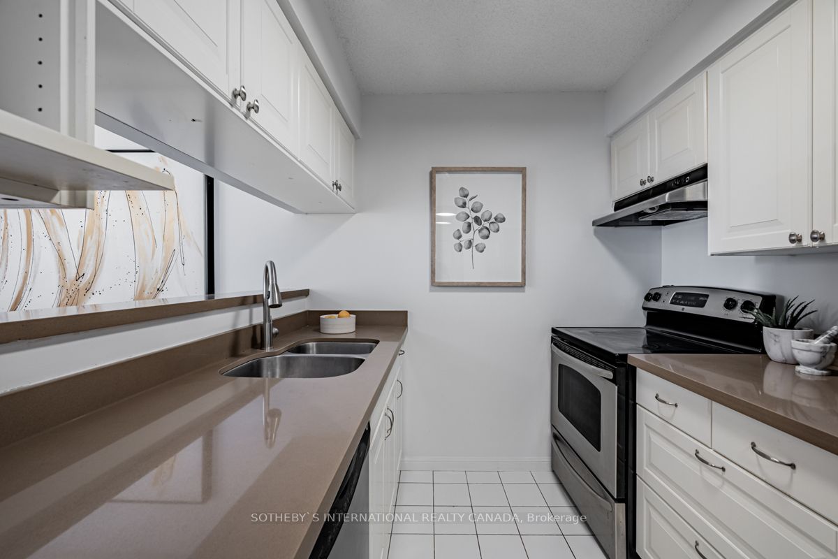 24 Wellesley St W, #2214