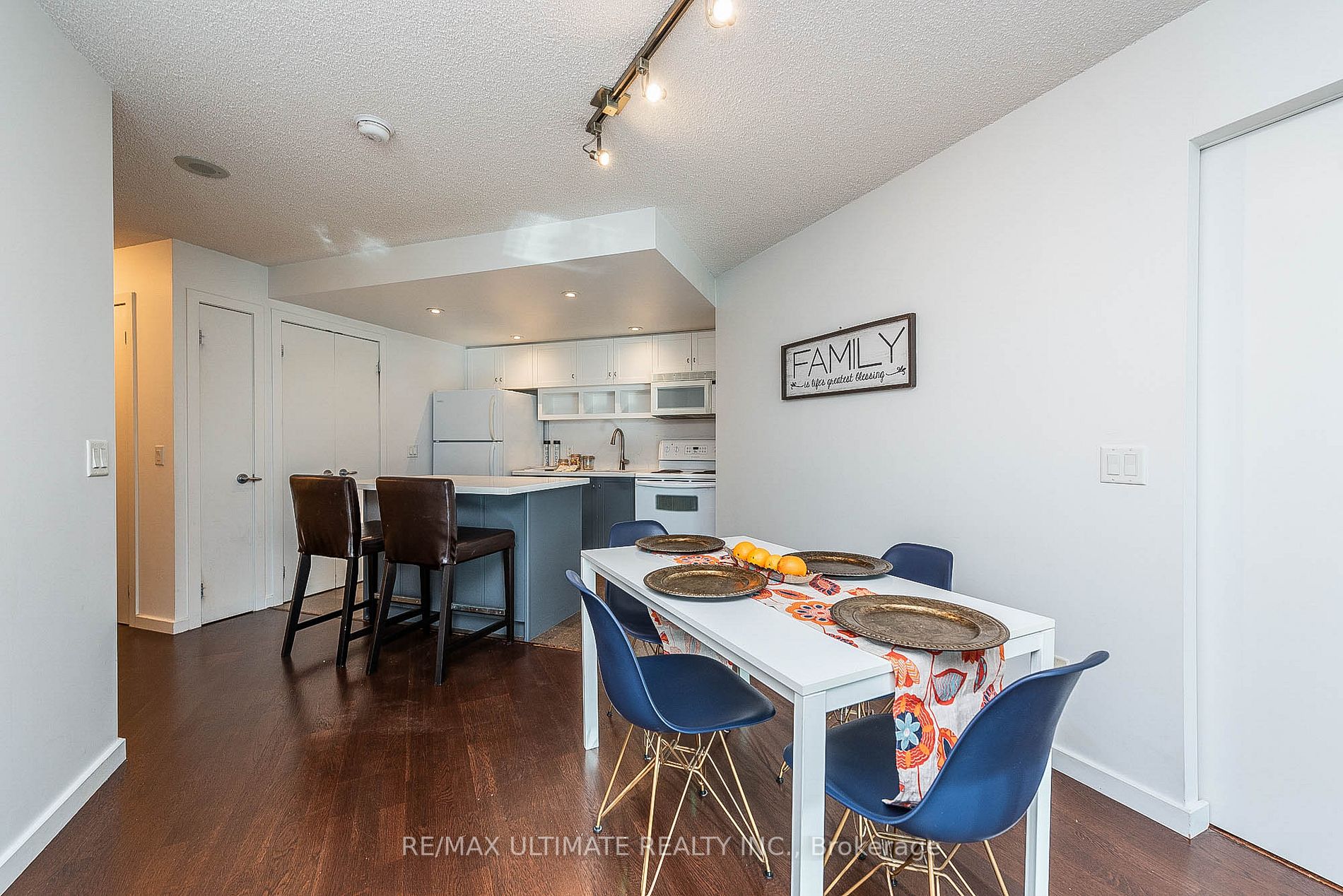 8 York St, #603
