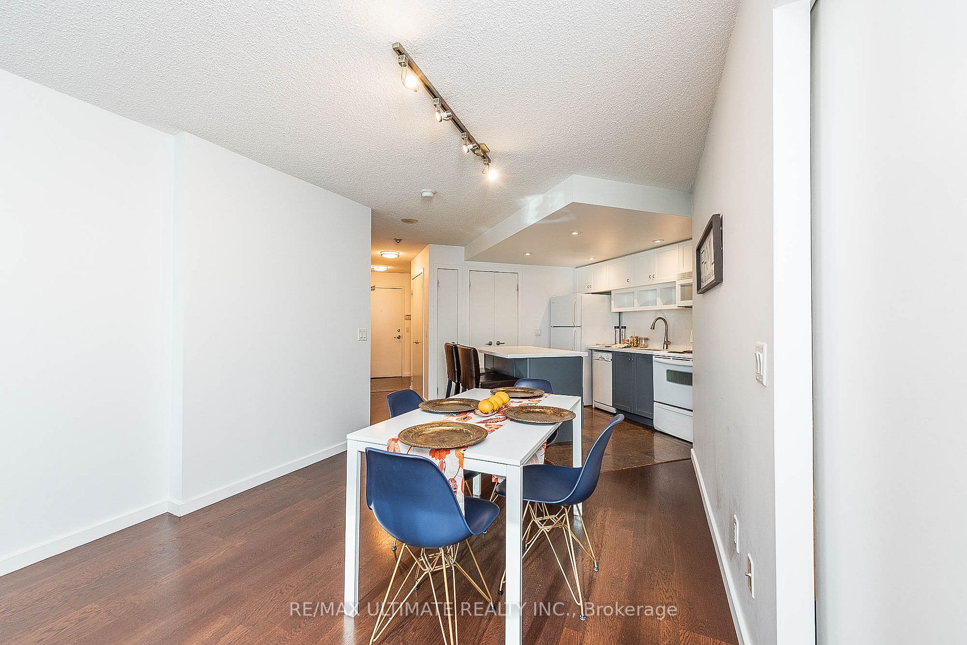8 York St, #603