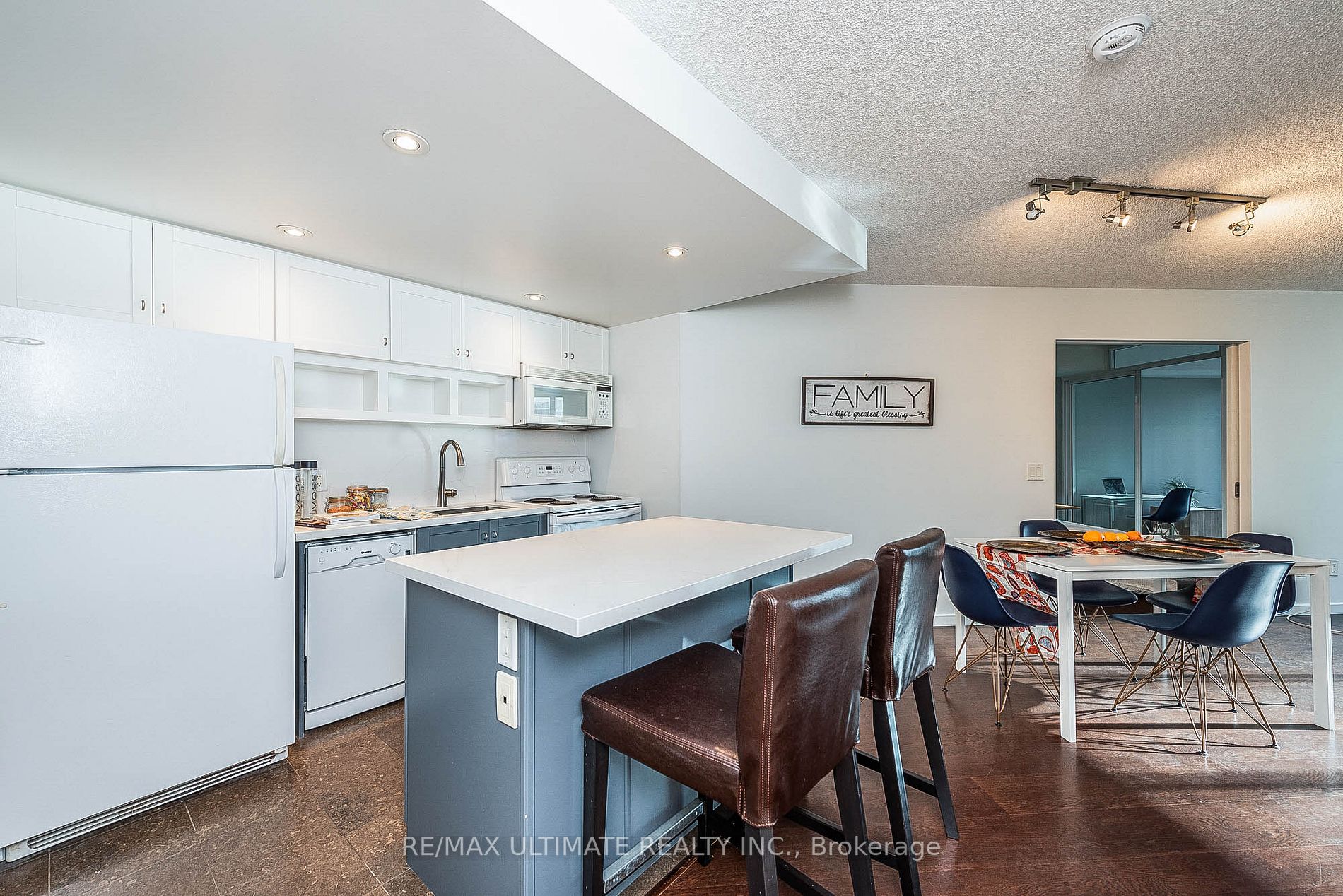 8 York St, #603