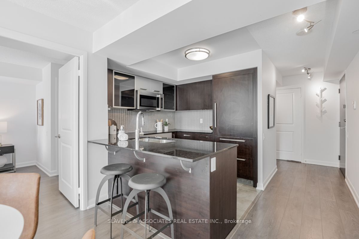 5168 Yonge St, #815