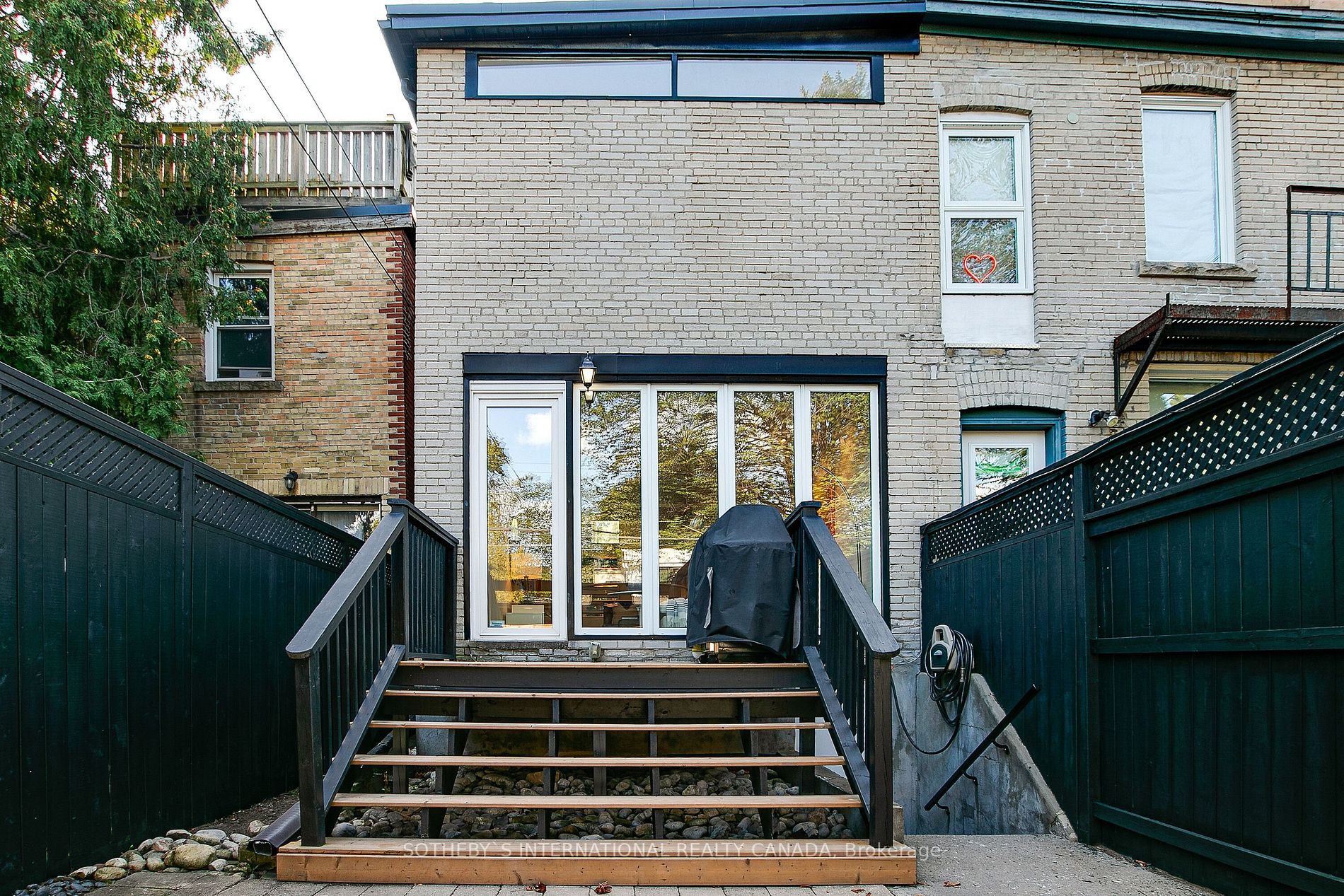 125 Seaton St