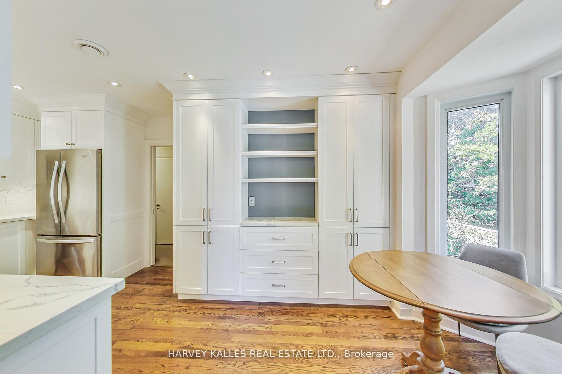 102 De Vere Gdns