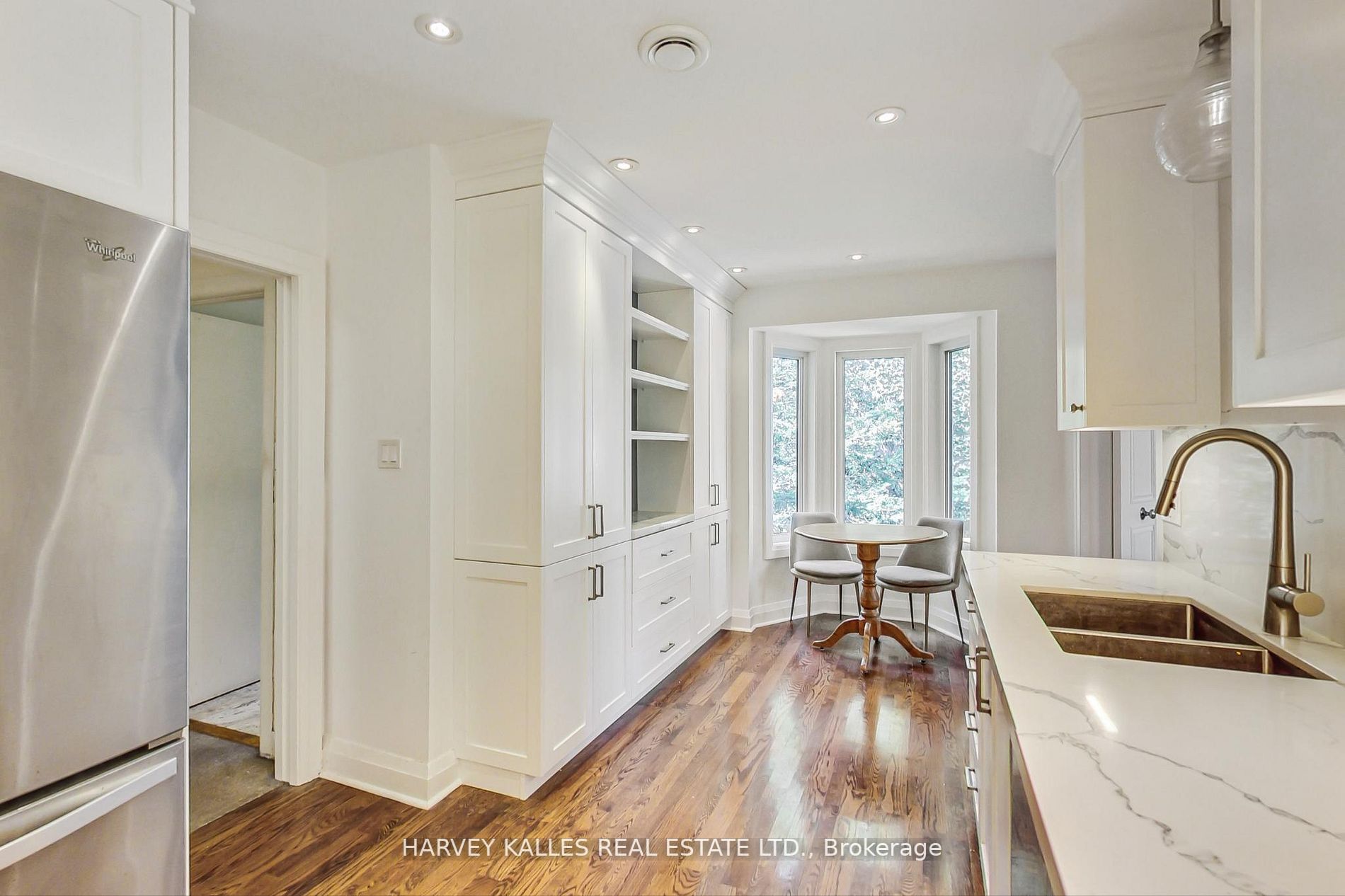 102 De Vere Gdns