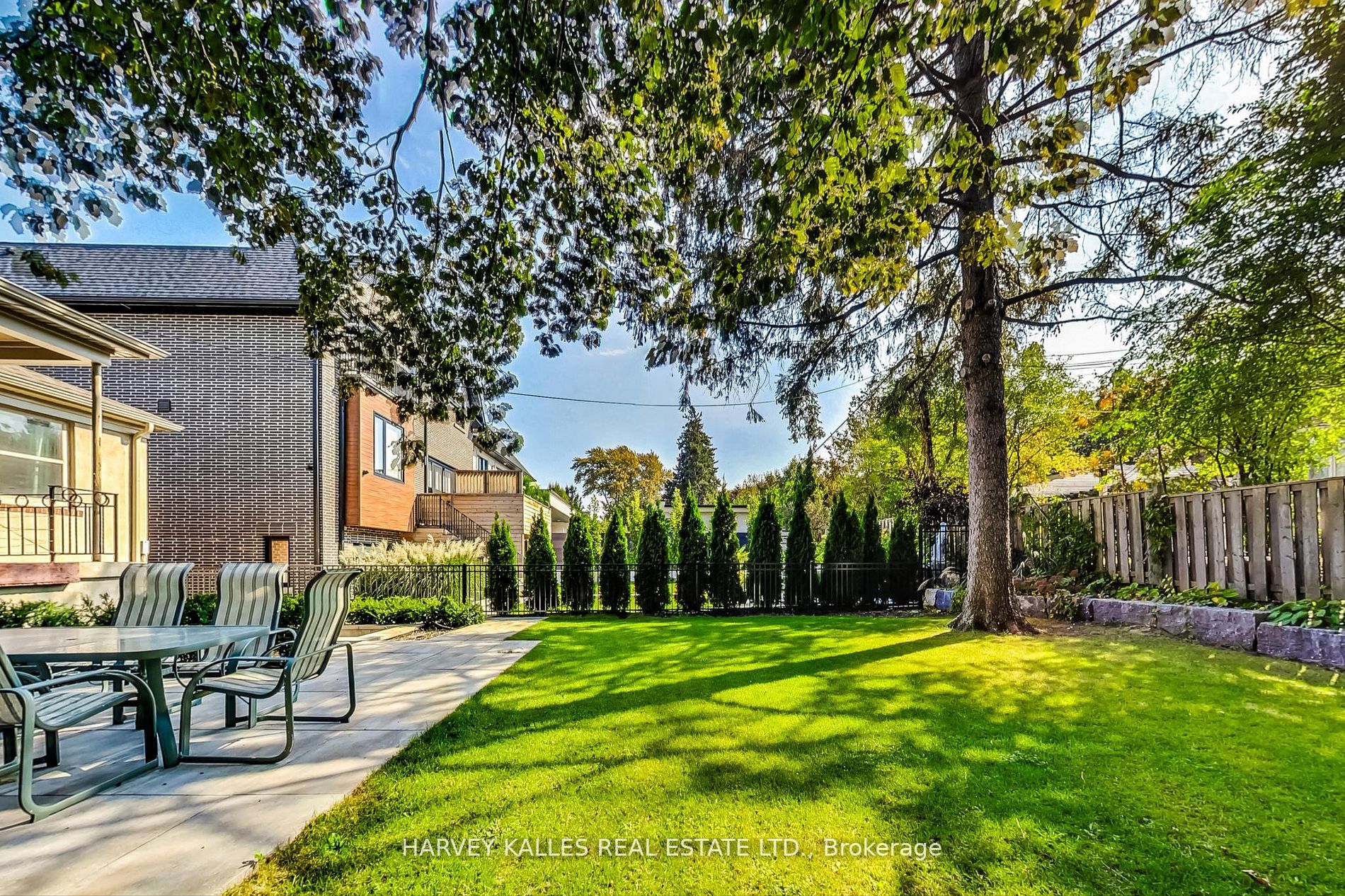 102 De Vere Gdns