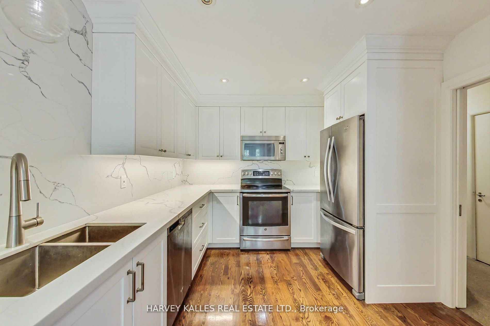 102 De Vere Gdns