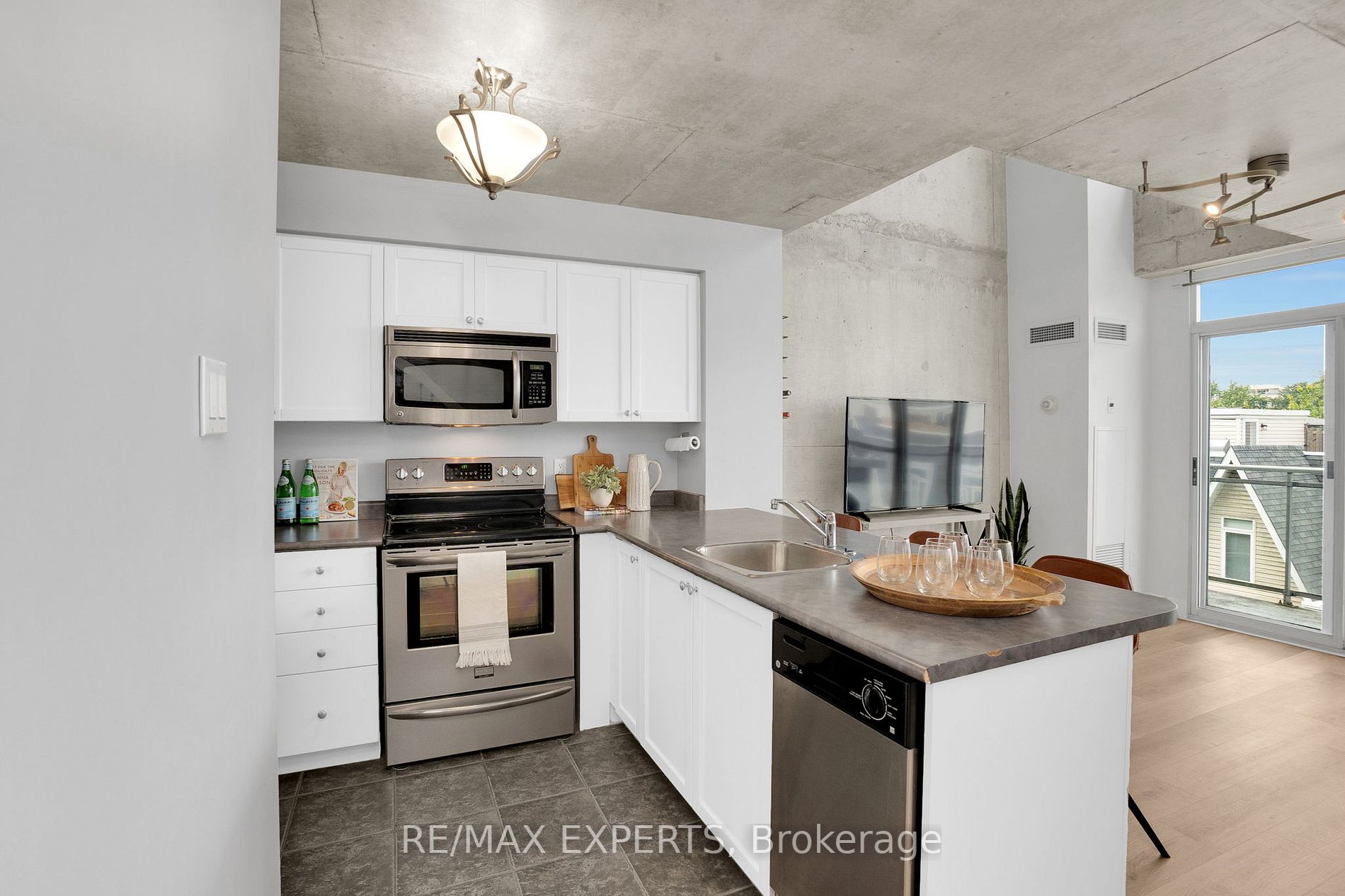 954 King St W, #522