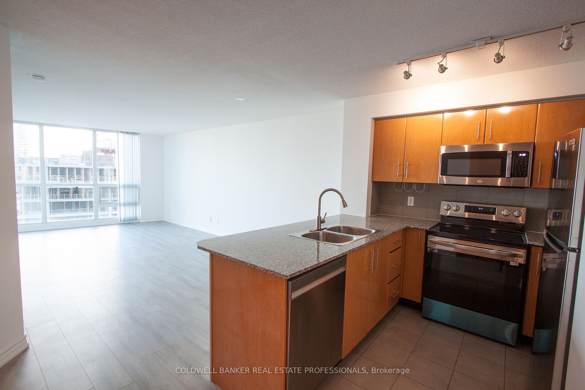 16 Yonge St, #1508