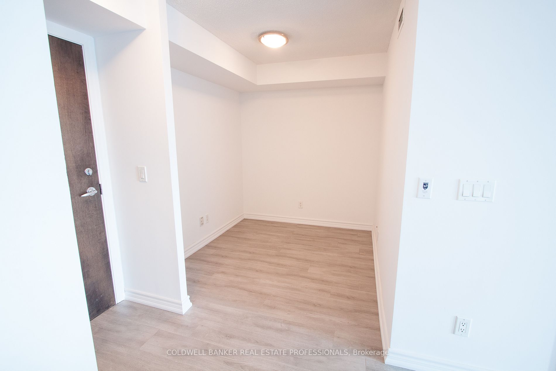 16 Yonge St, #1508