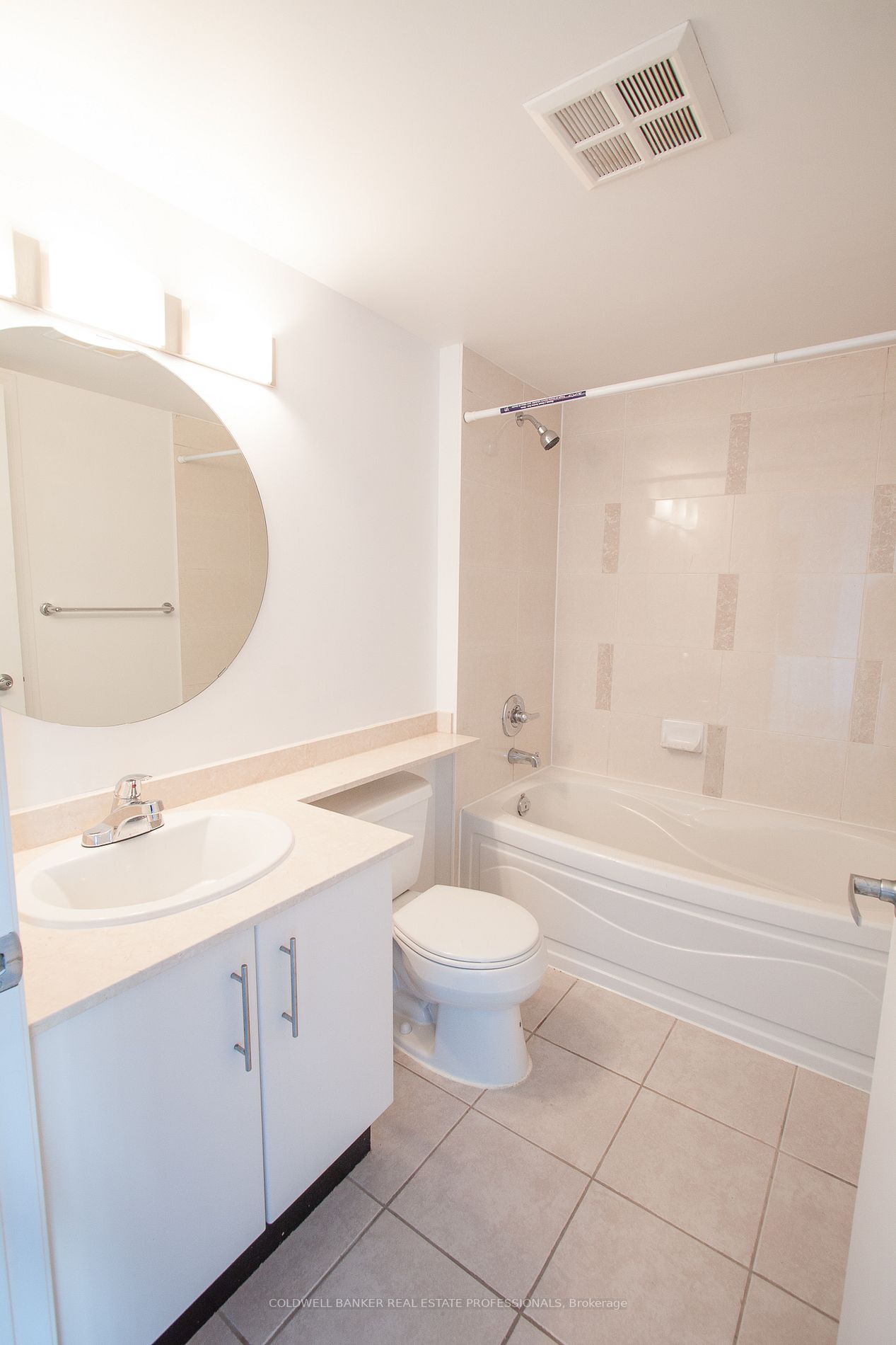 16 Yonge St, #1508