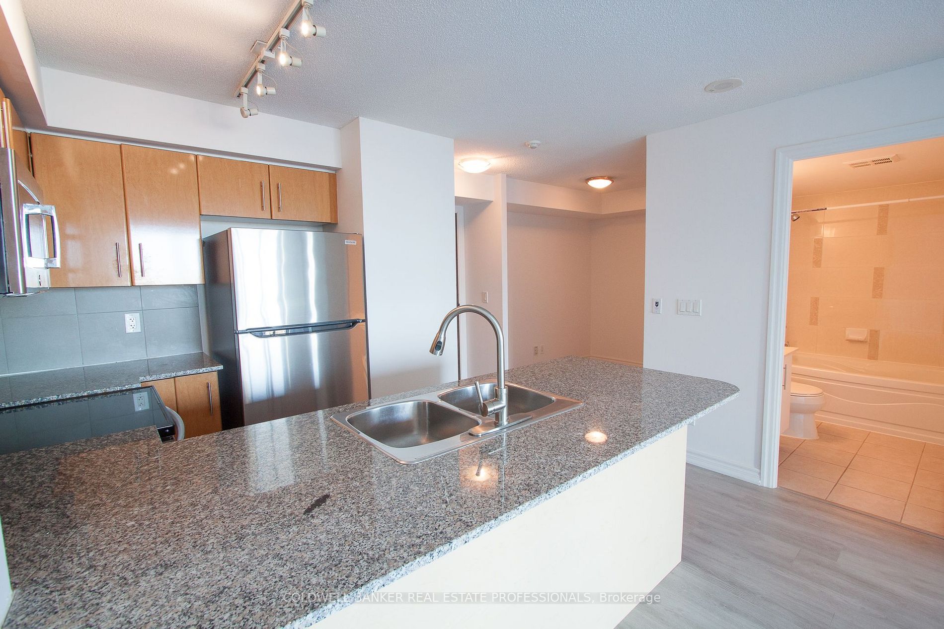 16 Yonge St, #1508