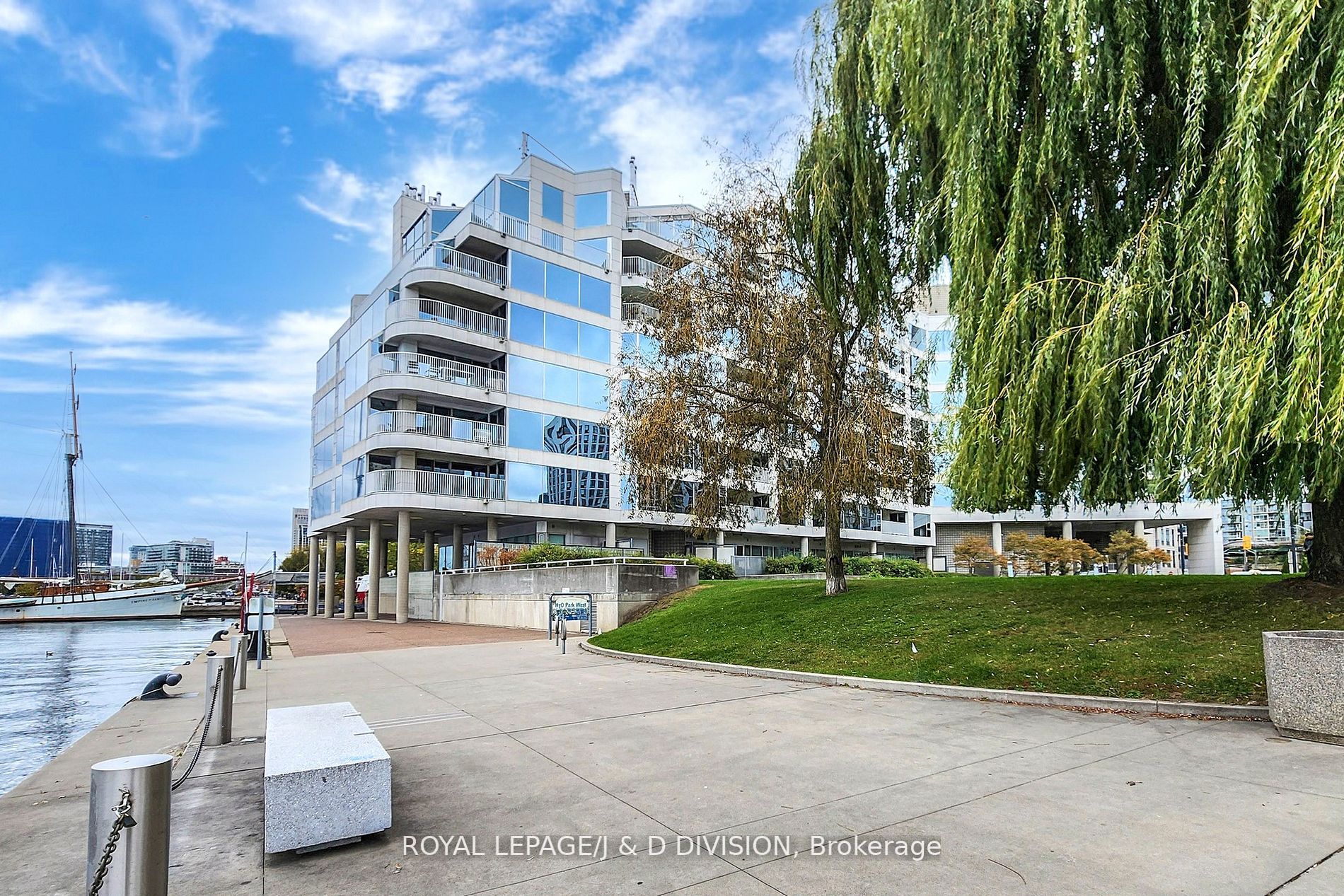 401 Queens Quay W, #103