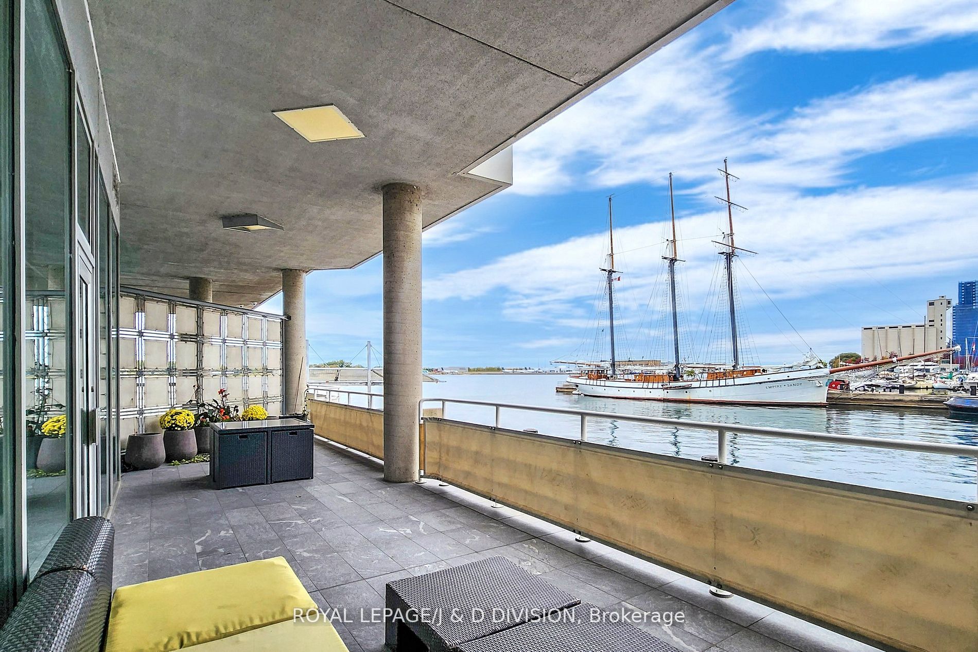 401 Queens Quay W, #103