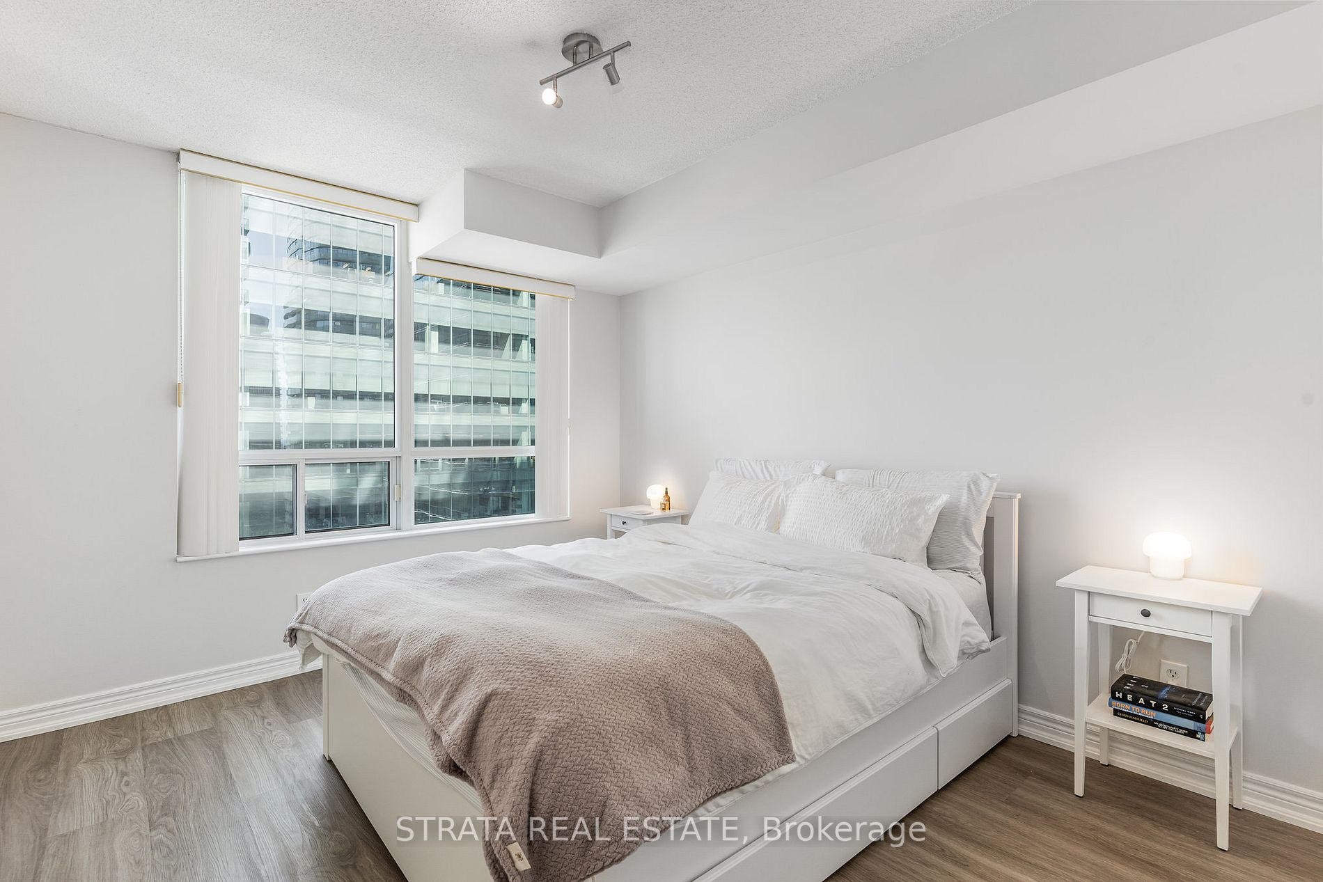 30 Grand Trunk Cres, #2505
