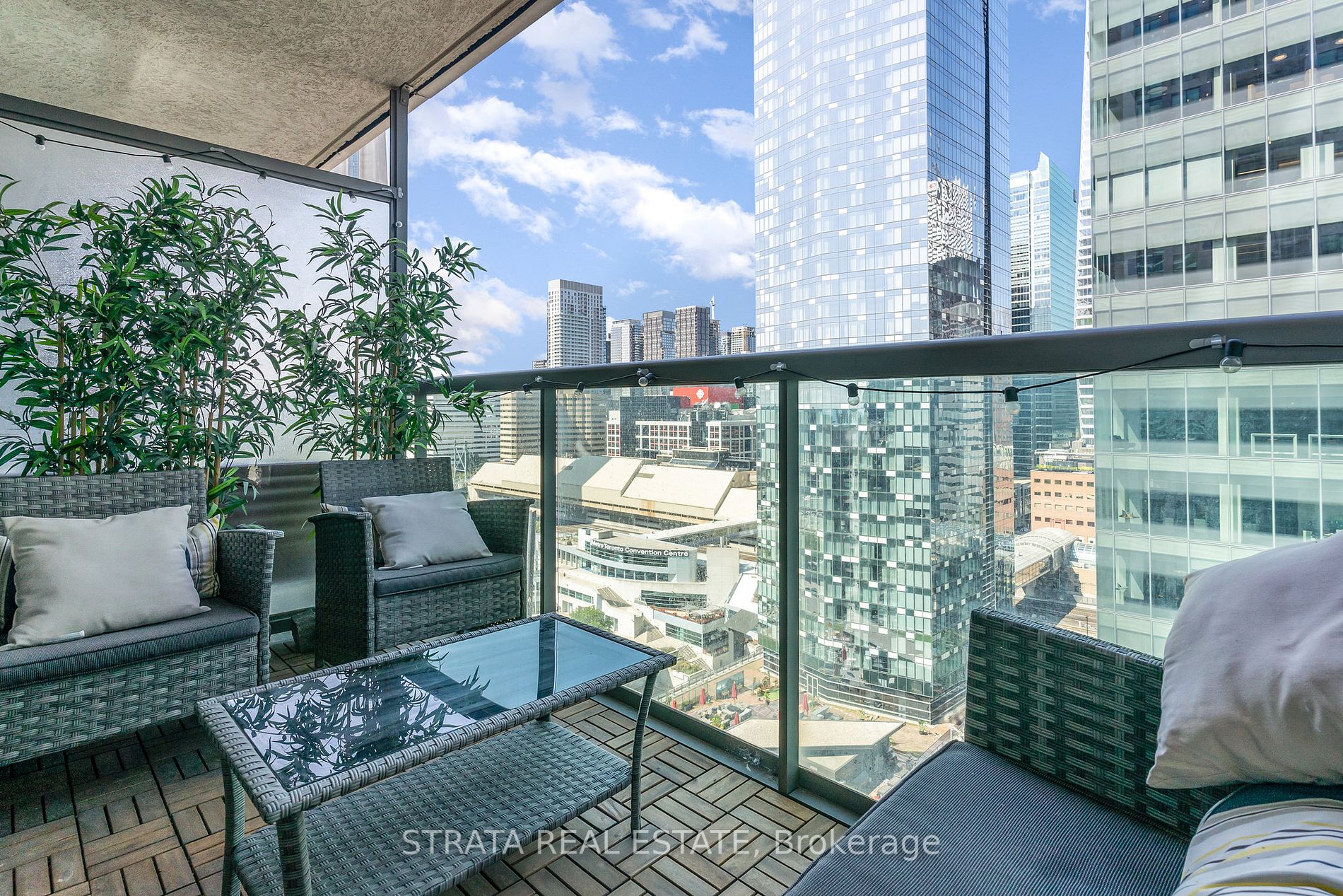 30 Grand Trunk Cres, #2505