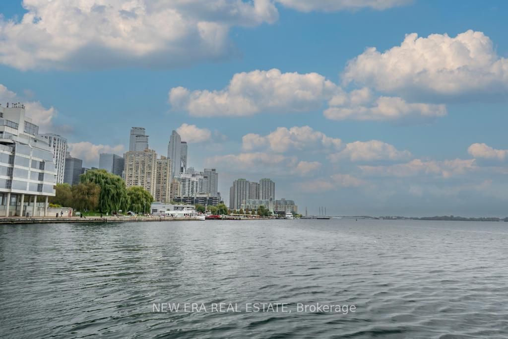 460 Queens Quay W, #404E