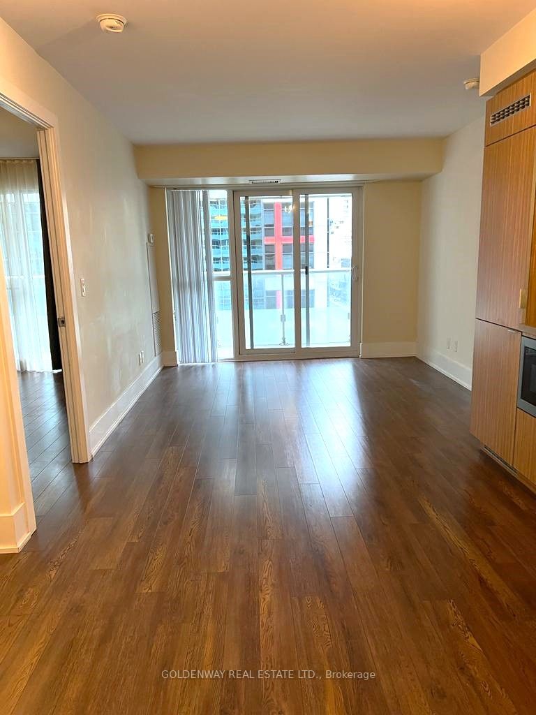 300 Front Street W, #610
