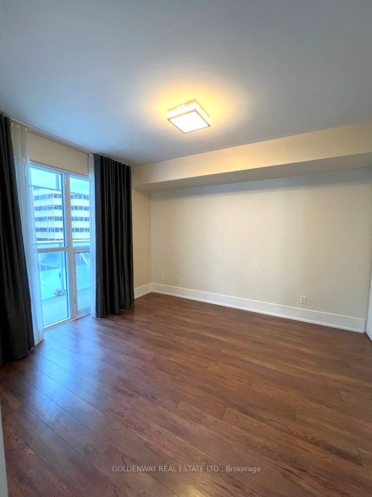 300 Front Street W, #610