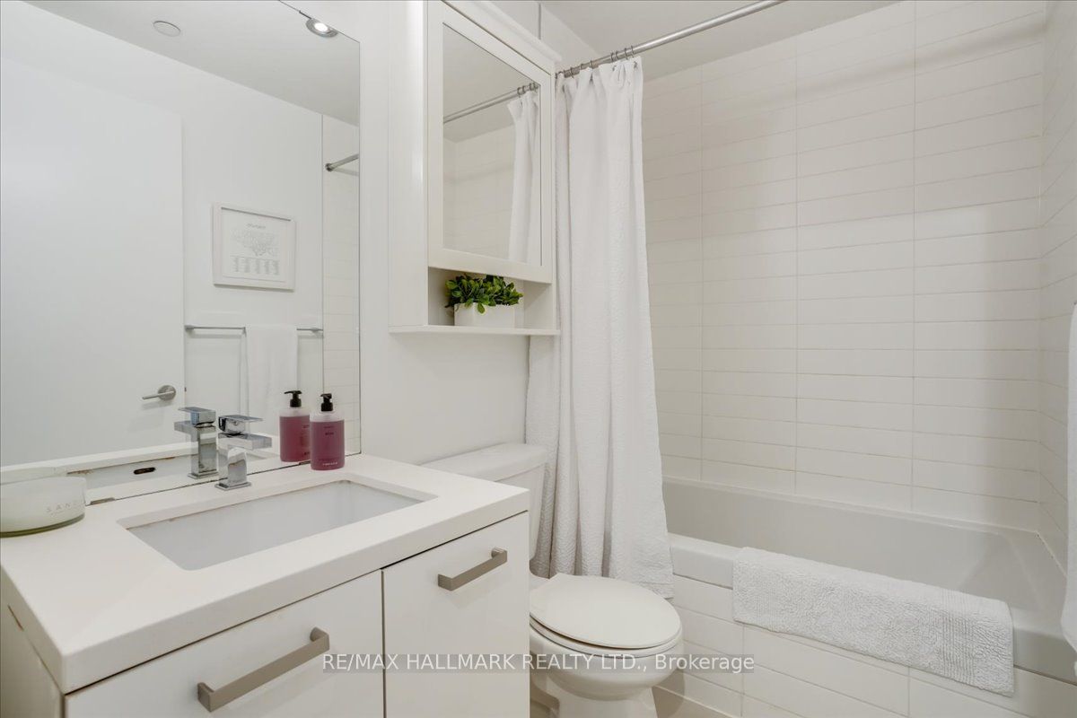 11 Charlotte St, #303