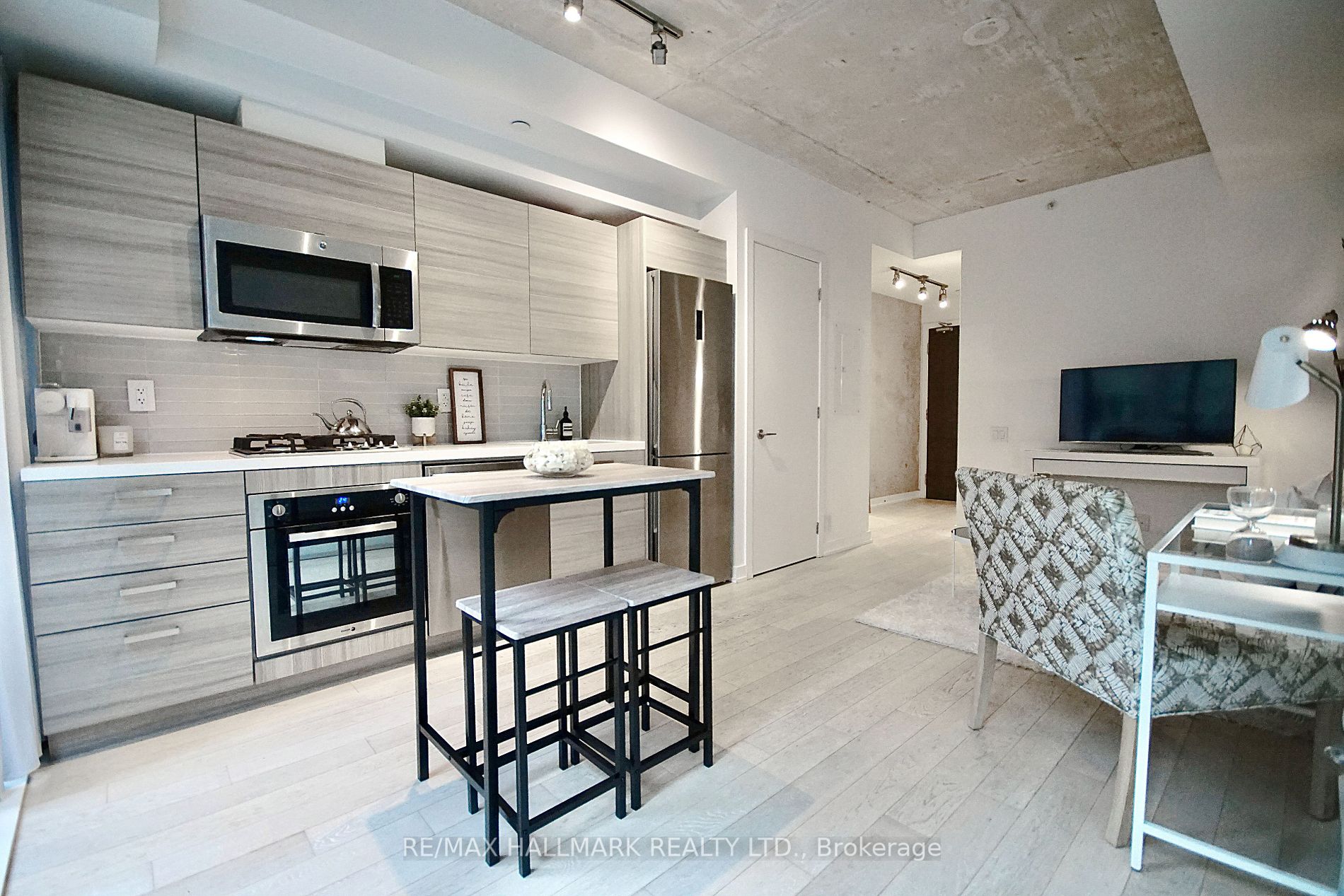11 Charlotte St, #303
