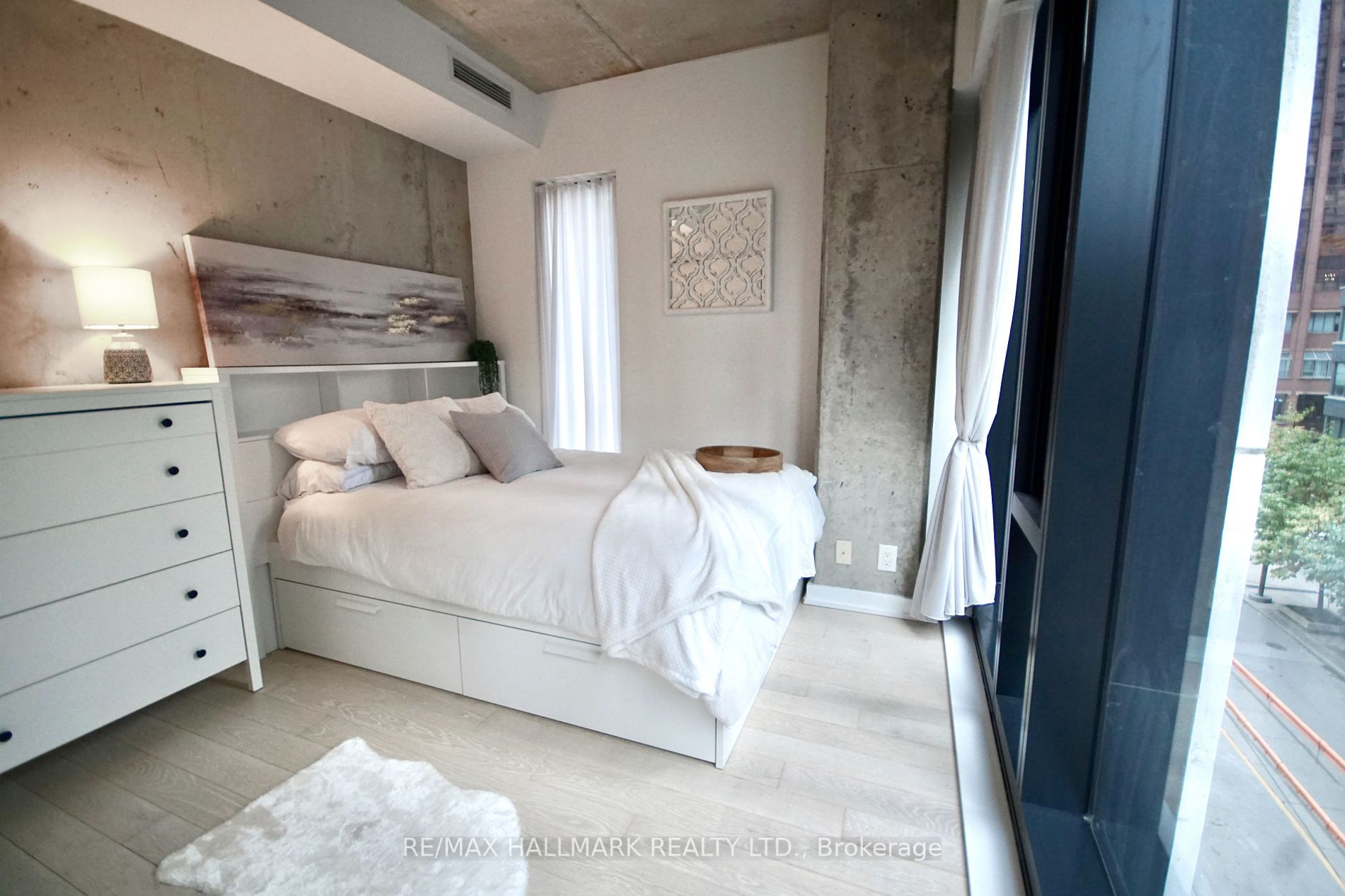 11 Charlotte St, #303